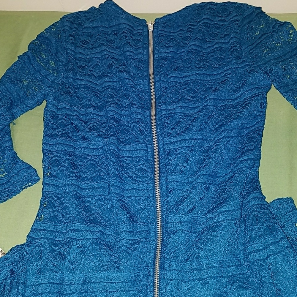 Dress - Picture 3 of 4